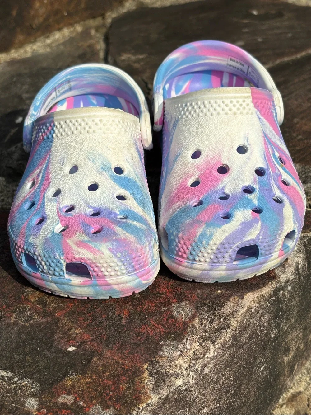Croc’s Kids Classics Marbled White, Pink and Blue -Size Girls 8